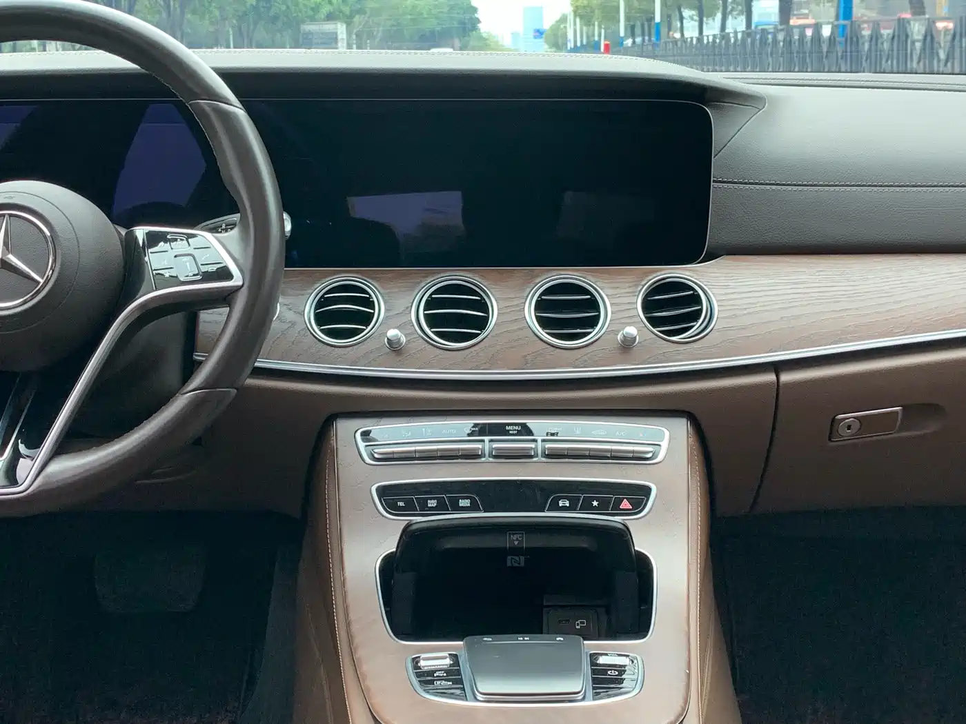 Mercedes-Benz E-Class New Energy 2022 Facelift II E 350 e L Plug-in Hybrid Sedan фото 19