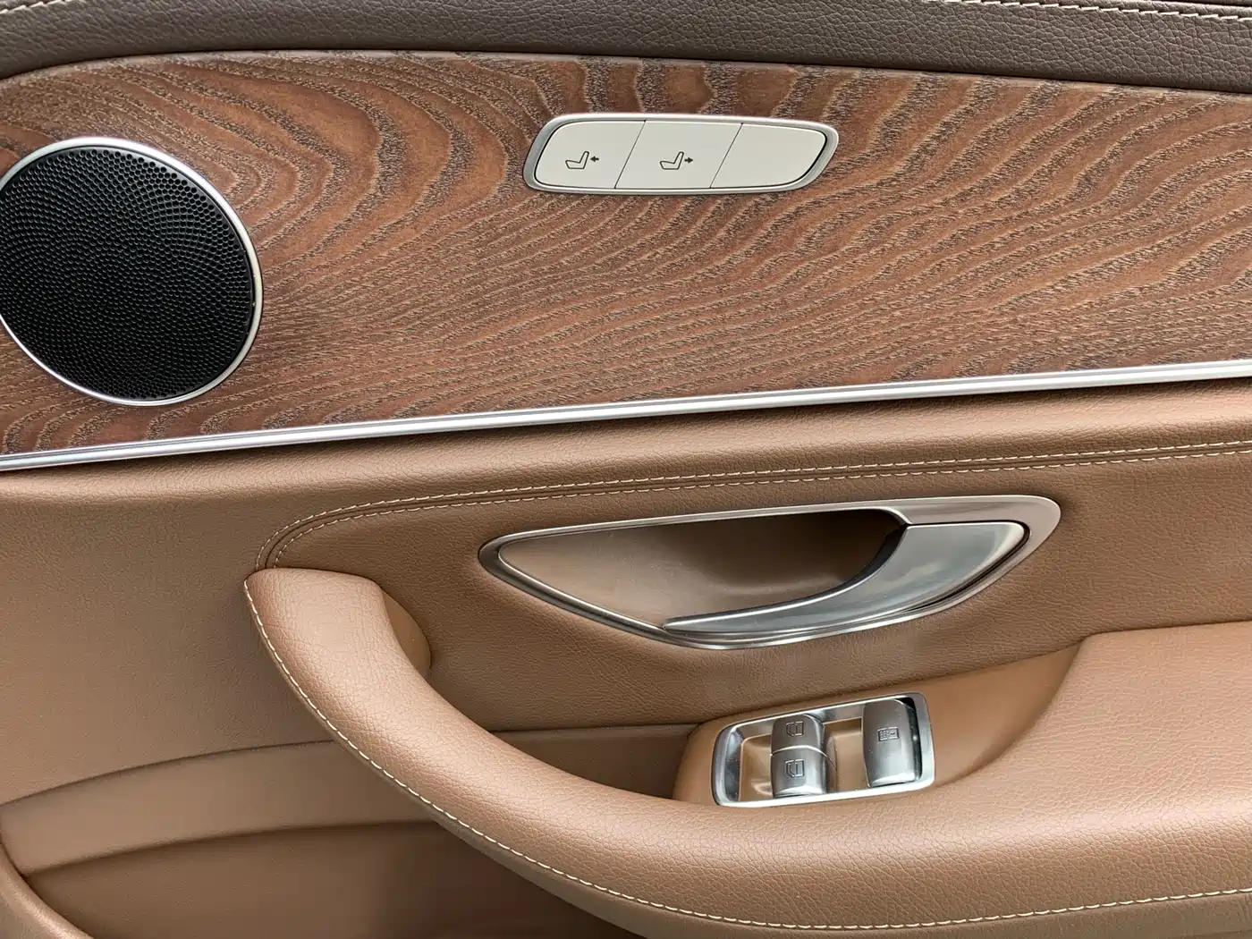Mercedes-Benz E-Class New Energy 2022 Facelift II E 350 e L Plug-in Hybrid Sedan фото 30