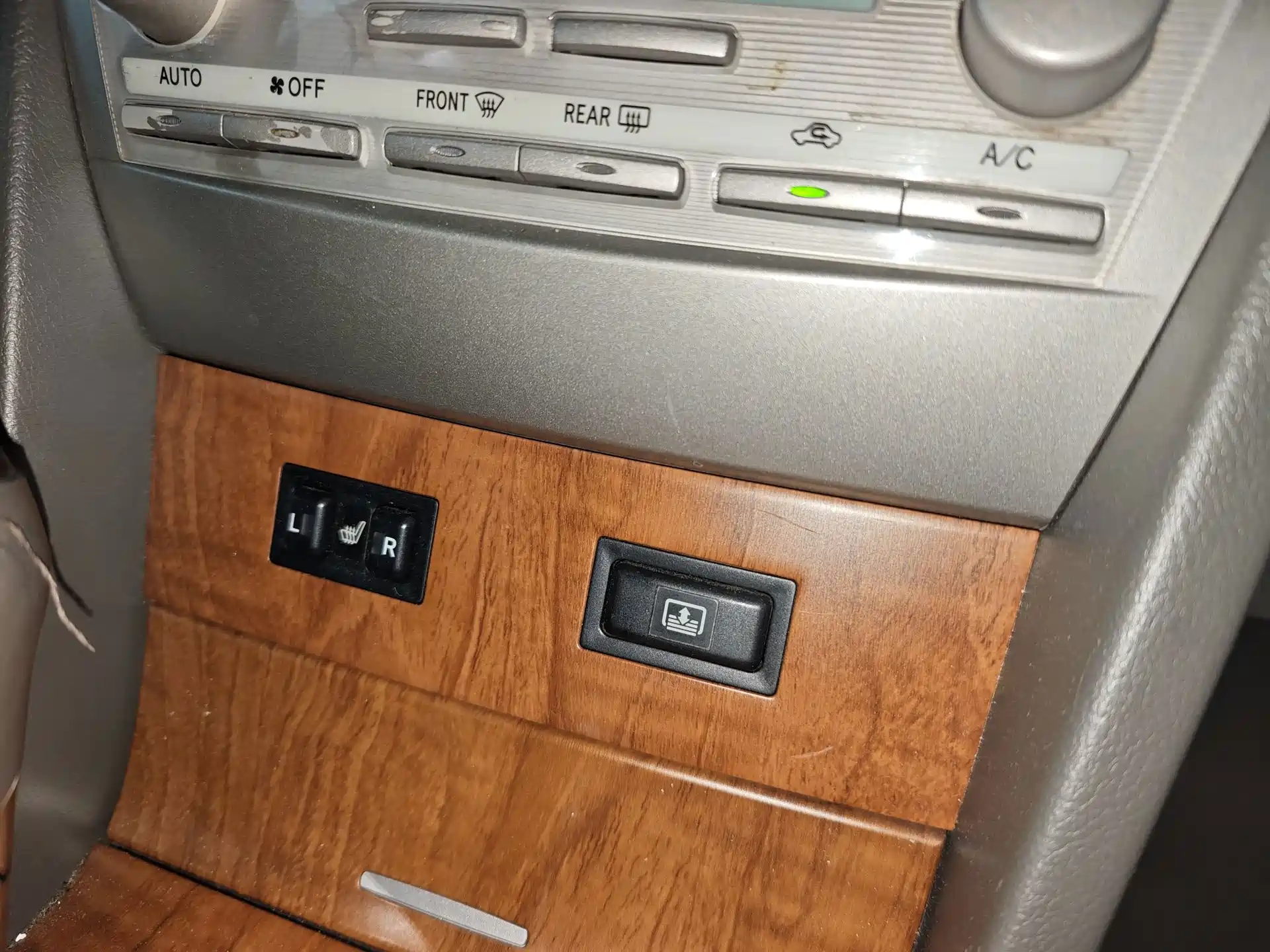 Photo 10 - Toyota Camry