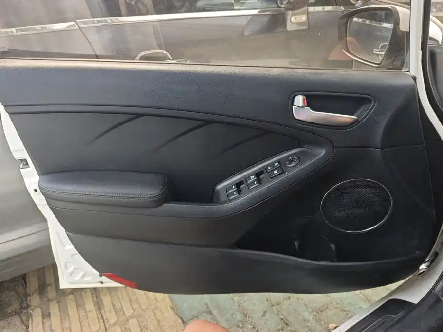 Kia K3S 2014 2014 1.6L Automatic GLS