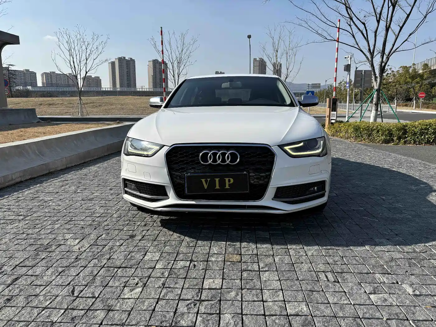 Audi A4L 2013 40 TFSI quattro Personality Sport фото 2