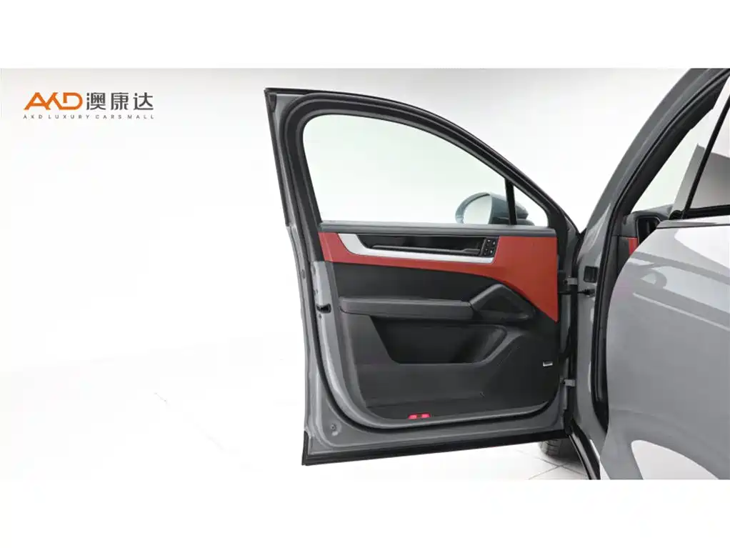 Photo 10 - Porsche Cayenne