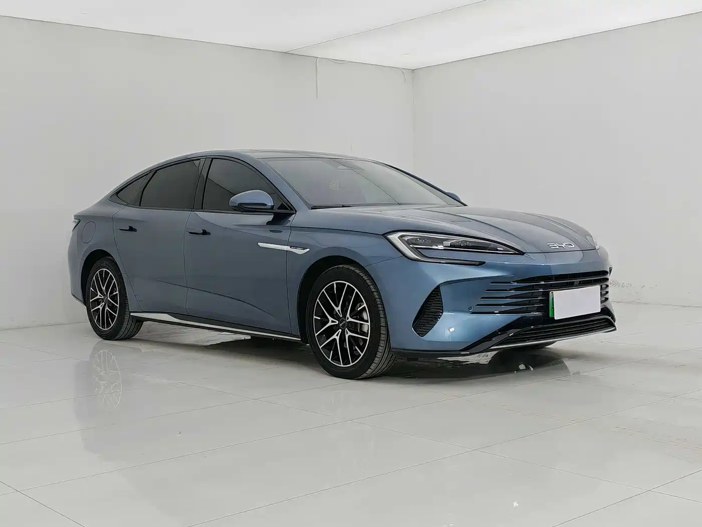 BYD Seal 2024 Glory Edition DM-i 1.5L 121km Luxury фото 3