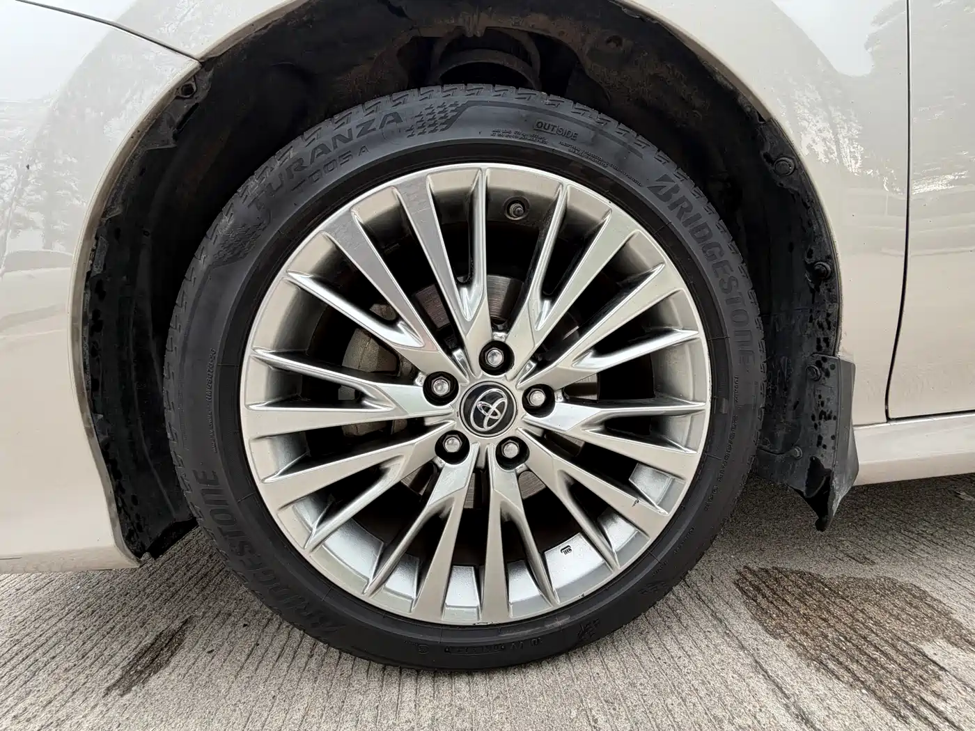Toyota Camry 2018 Hybrid 2.5HG Luxury Edition фото 25