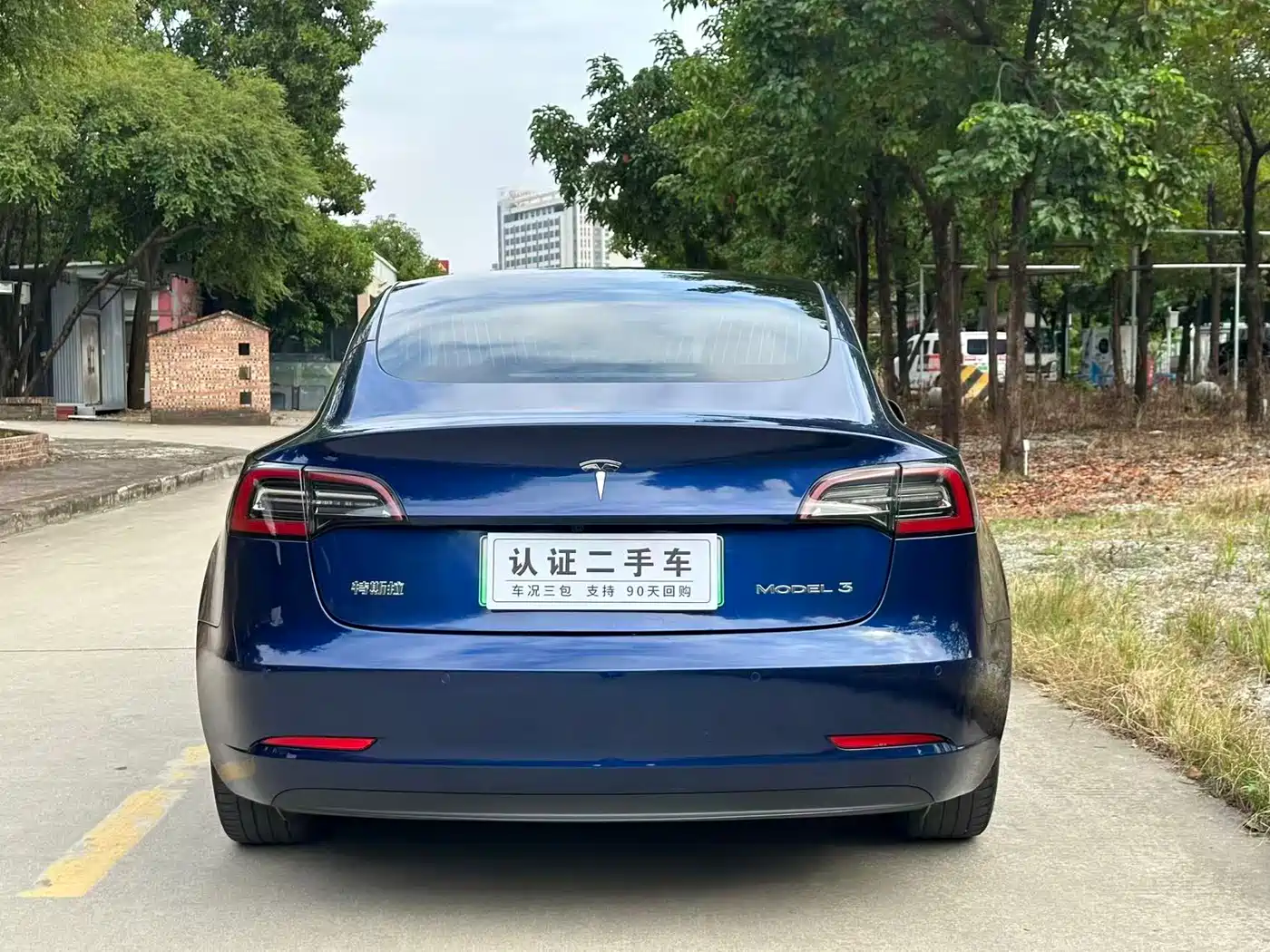 TESLA MODEL 3