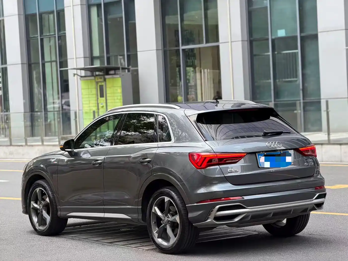 Photo 3 - Audi Q3