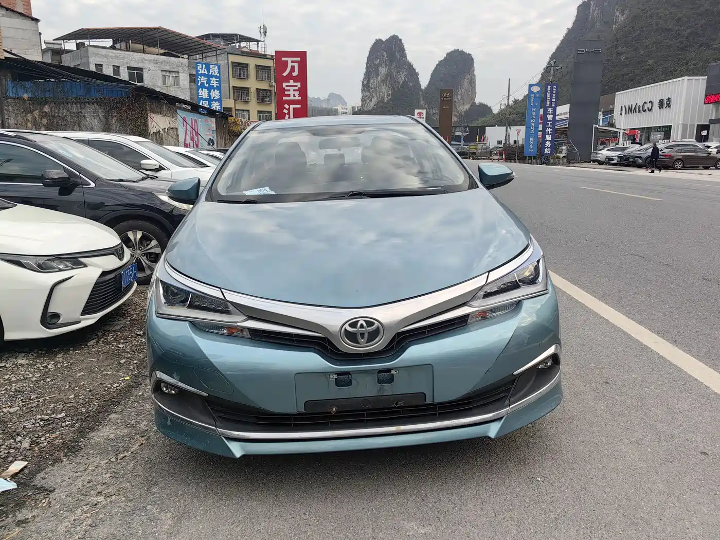 Toyota Corolla 2017 Facelift Hybrid 1.8L E-CVT Elite Edition фото 3