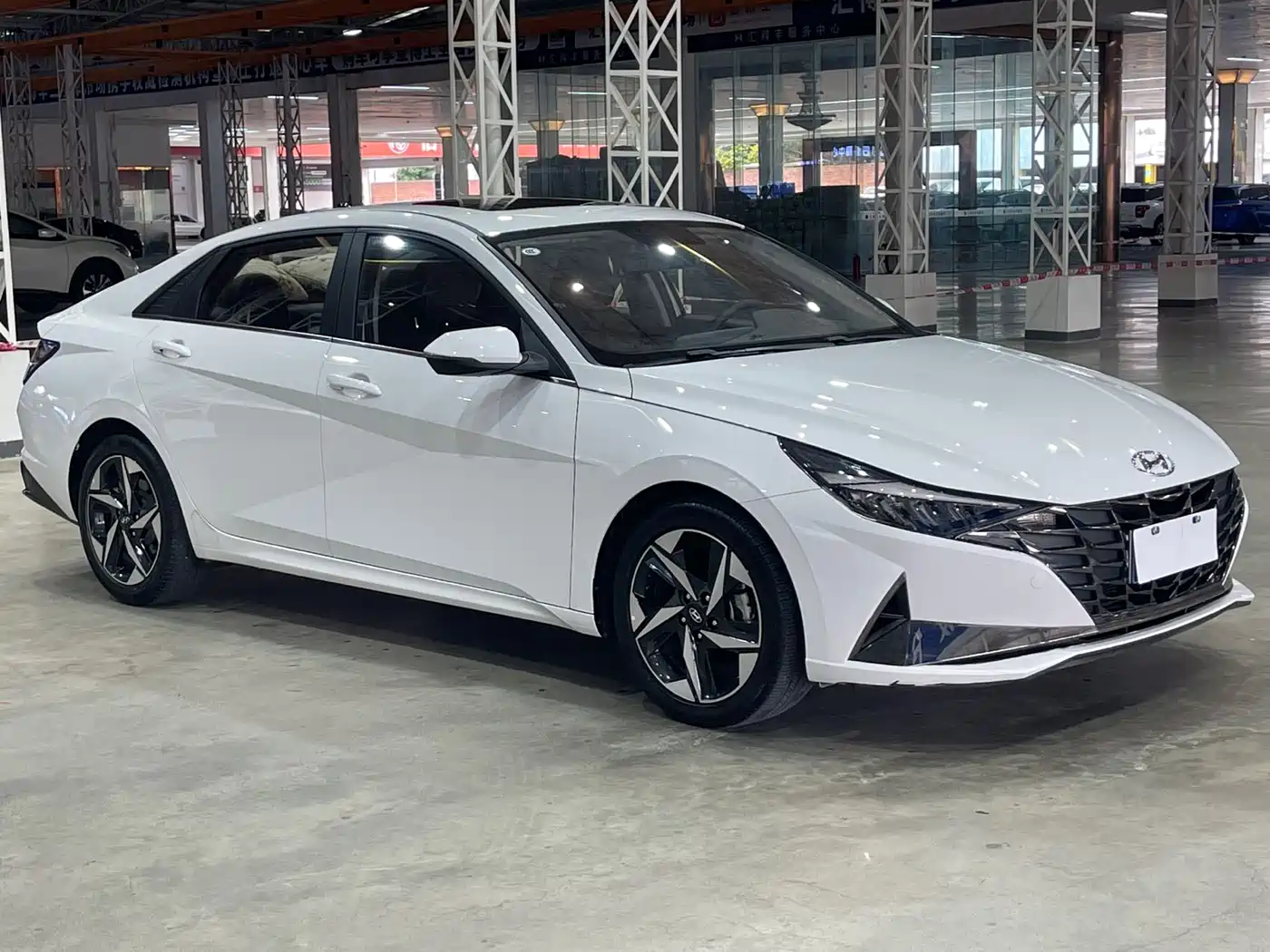 Hyundai Elantra 2023 1.5L CVT GLX Elite Edition фото 3