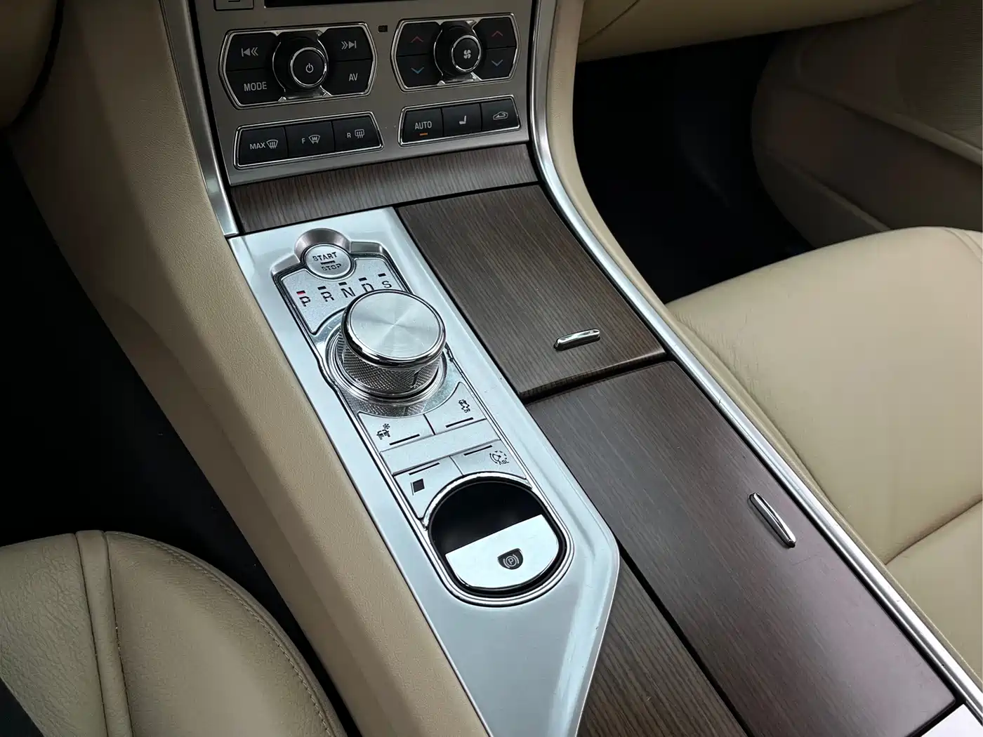 Jaguar XF 2015 2015 XF 2.0T Style Edition
