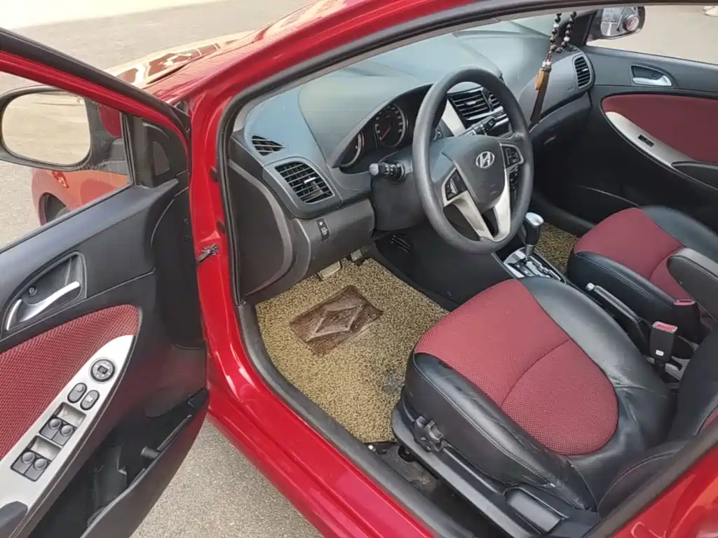 Hyundai Reina 2015 2014 Model 1.6L Automatic TOP