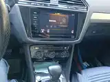 Photo 9 - Volkswagen Tiguan L