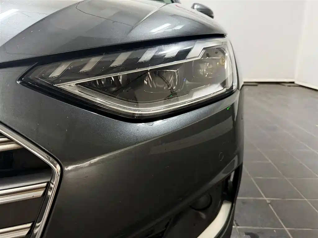 Фото 6 - Audi A4L