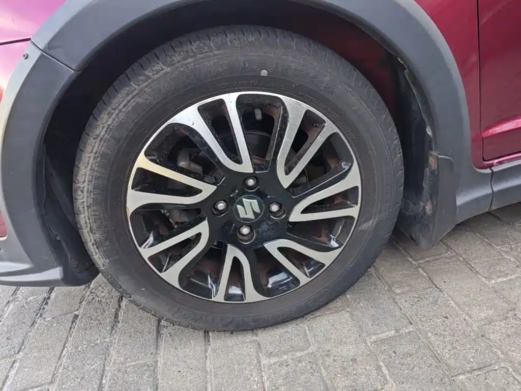 Фото 23 - Suzuki Swift
