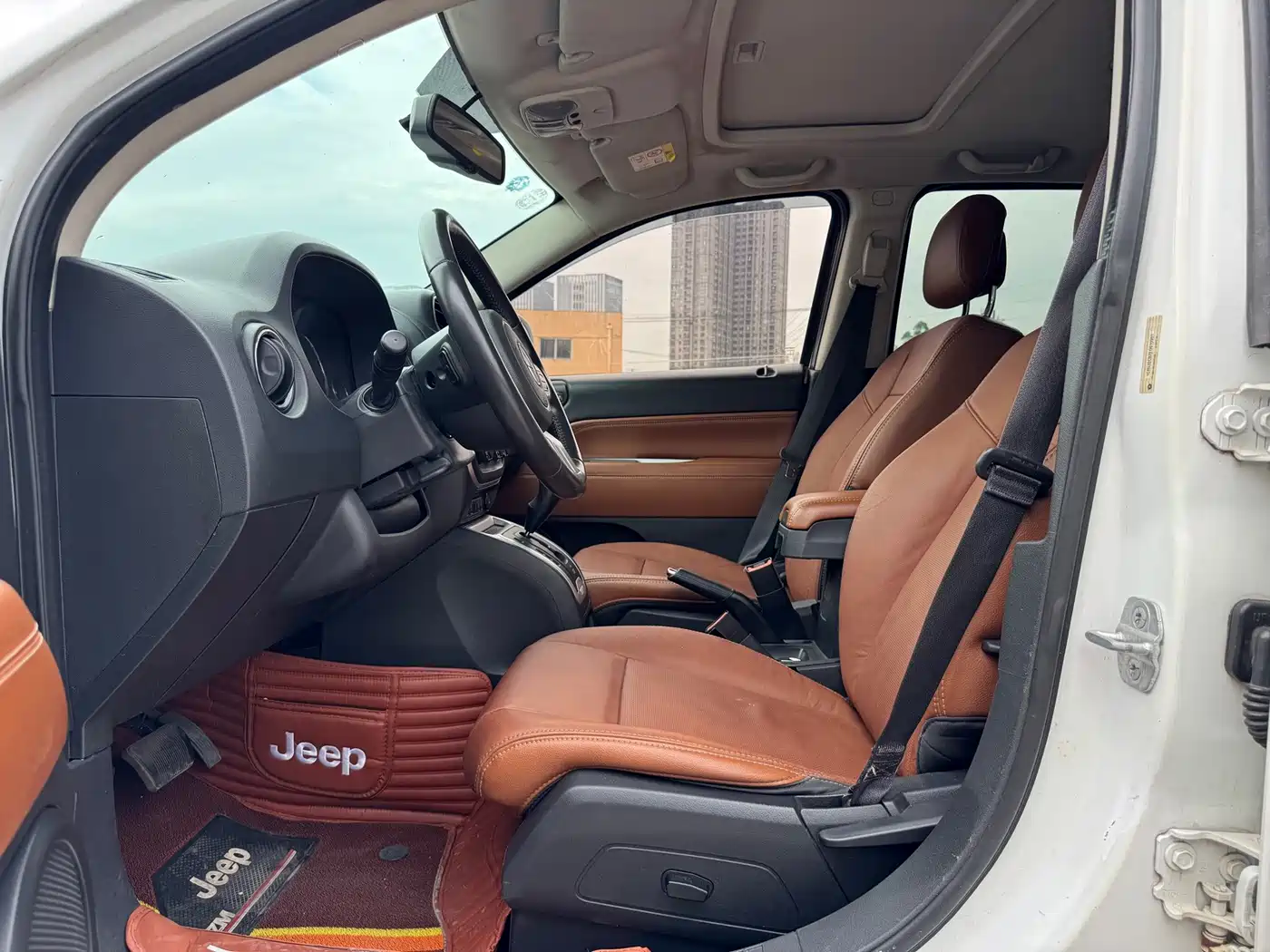 Jeep Compass (Import) 2015 2014 Facelift 2.4L 4WD Luxury Navigation Edition