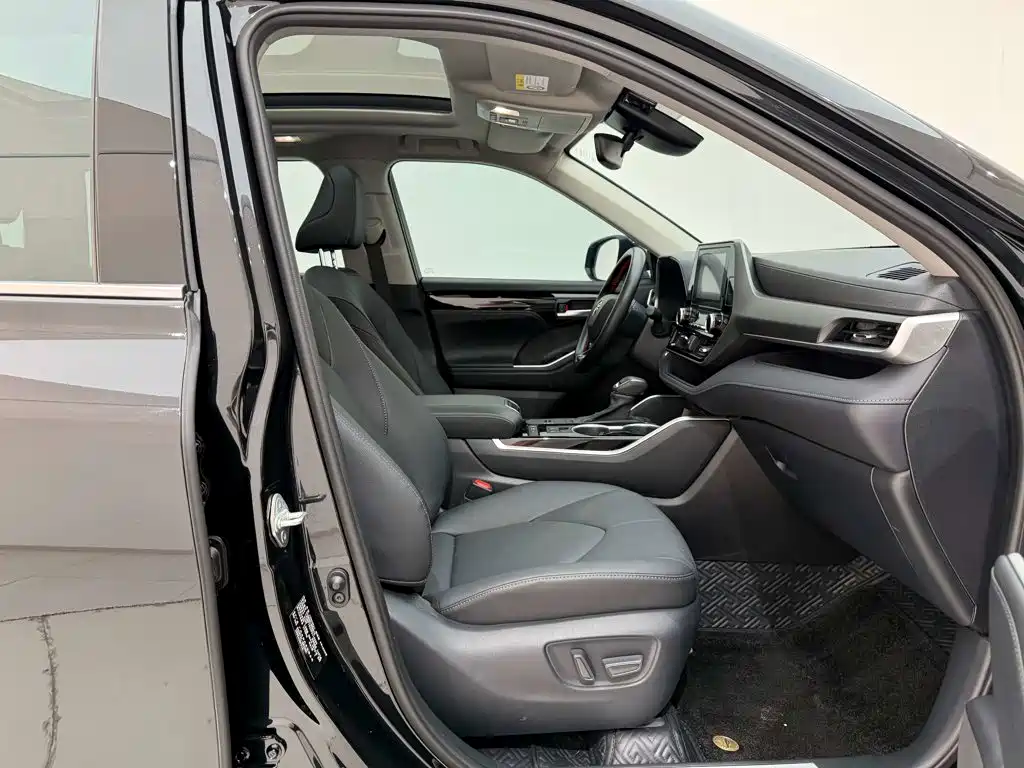Фото 18 - Toyota Highlander