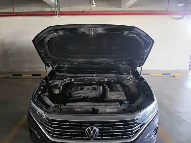 Volkswagen Passat 2023 380TSI Luxury Edition — фото 3