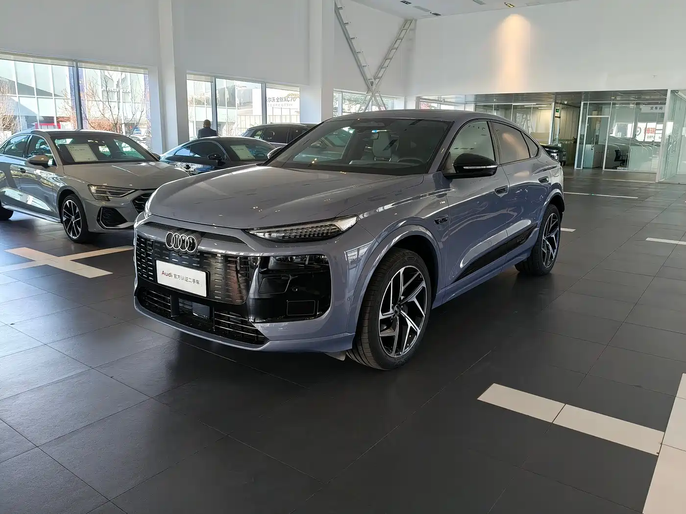 AUDI Q6L SPORTBACK E TRON