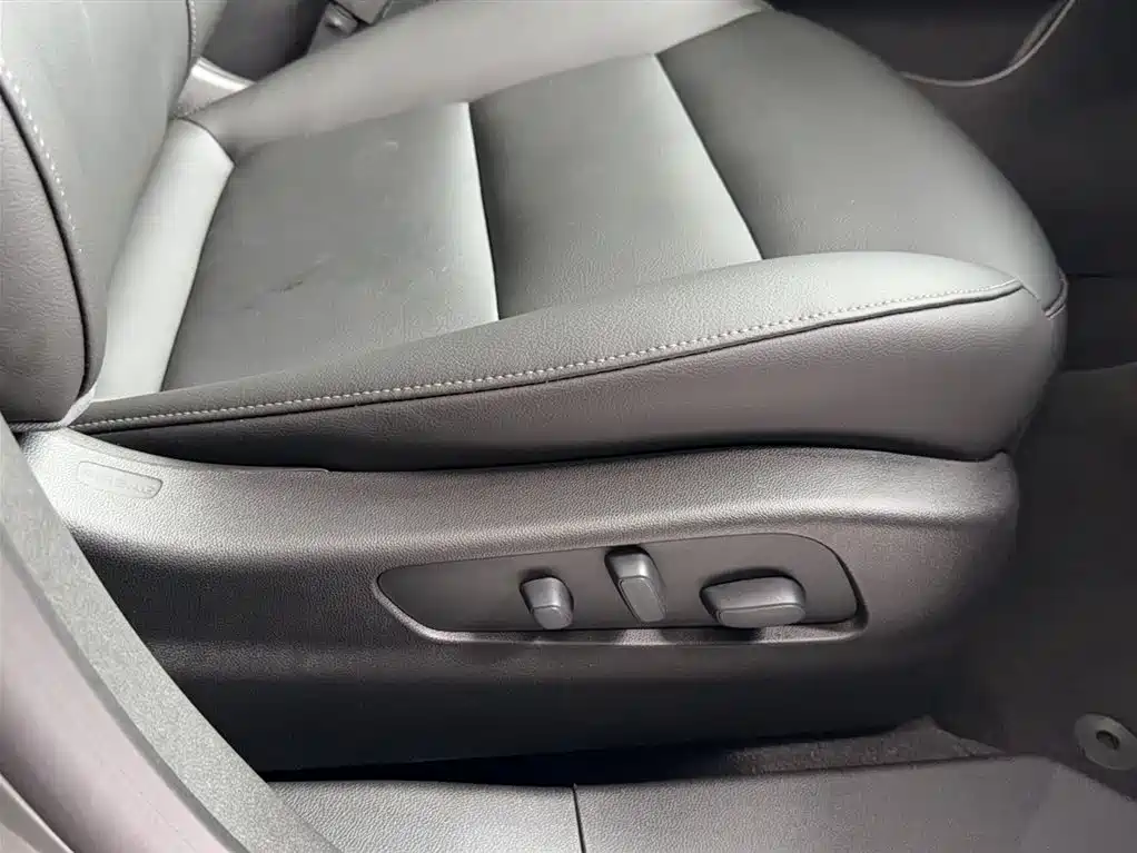 Cadillac XT4 2018 28T FWD Leading Edition фото 4