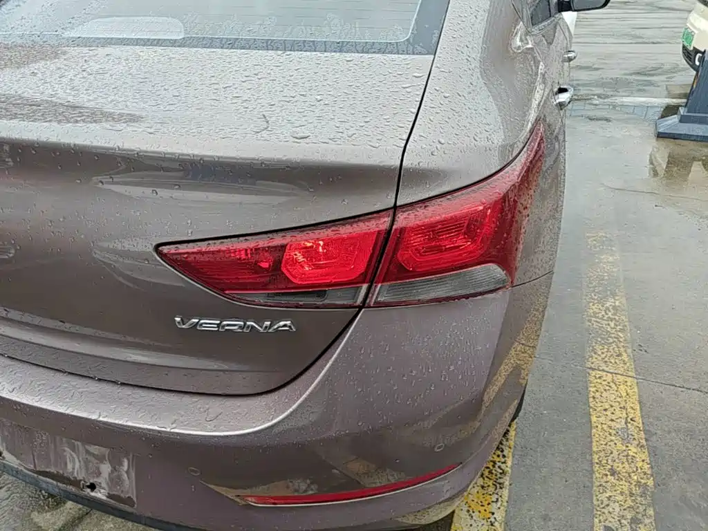 Фото 8 - Hyundai Verna