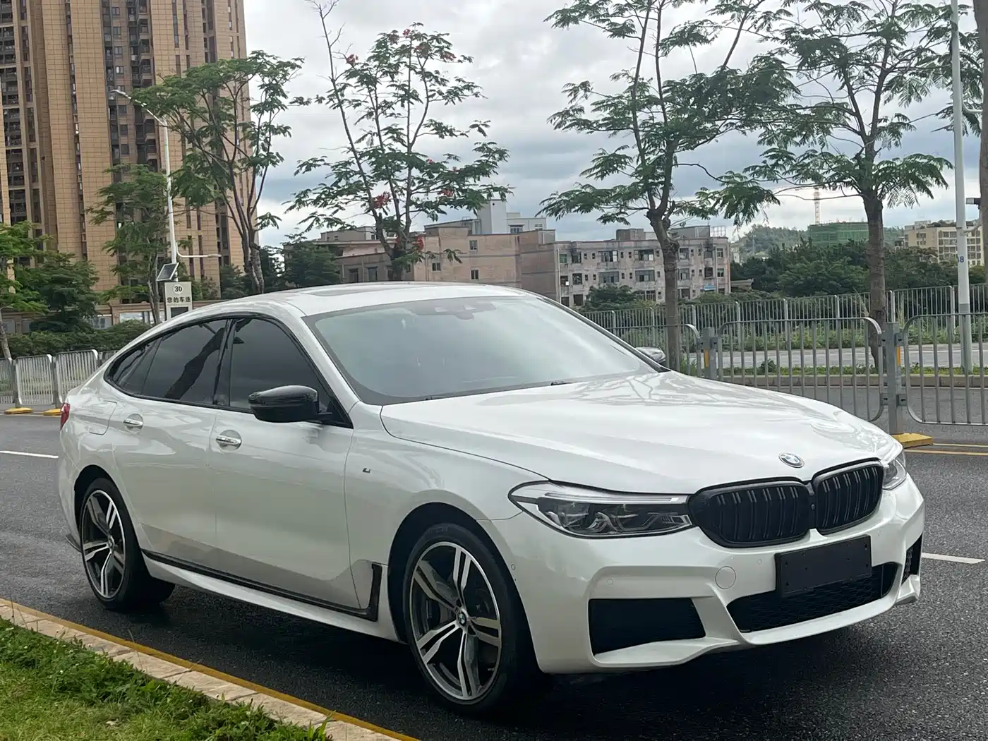 BMW 6 Series GT 2018 640i xDrive M Sport Package фото 2