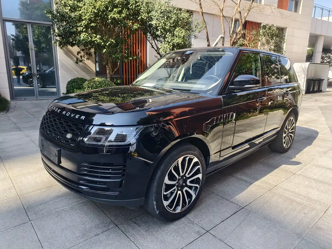 Land Rover Range Rover 2019 3.0 SC V6 Golden Age Edition фото 2