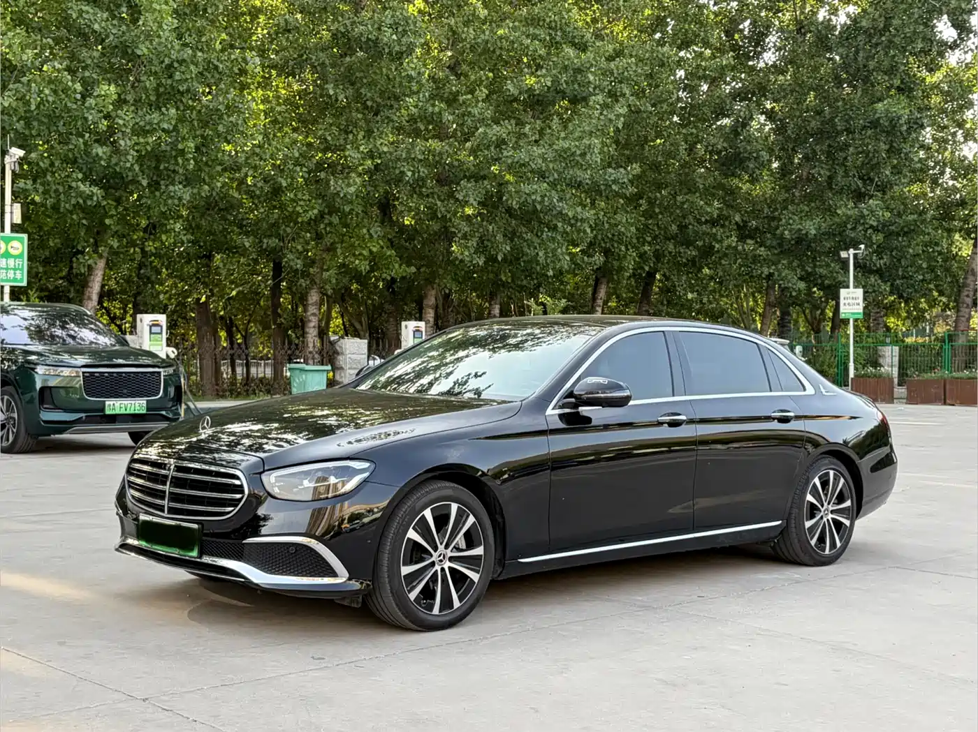 Mercedes-Benz E-Class New Energy 2022 E 350 e L Plug-in Hybrid Sedan фото 4