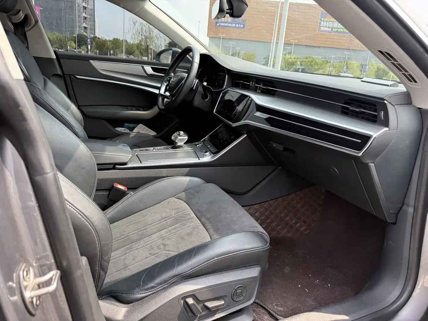 Фото 10 - Audi A7L