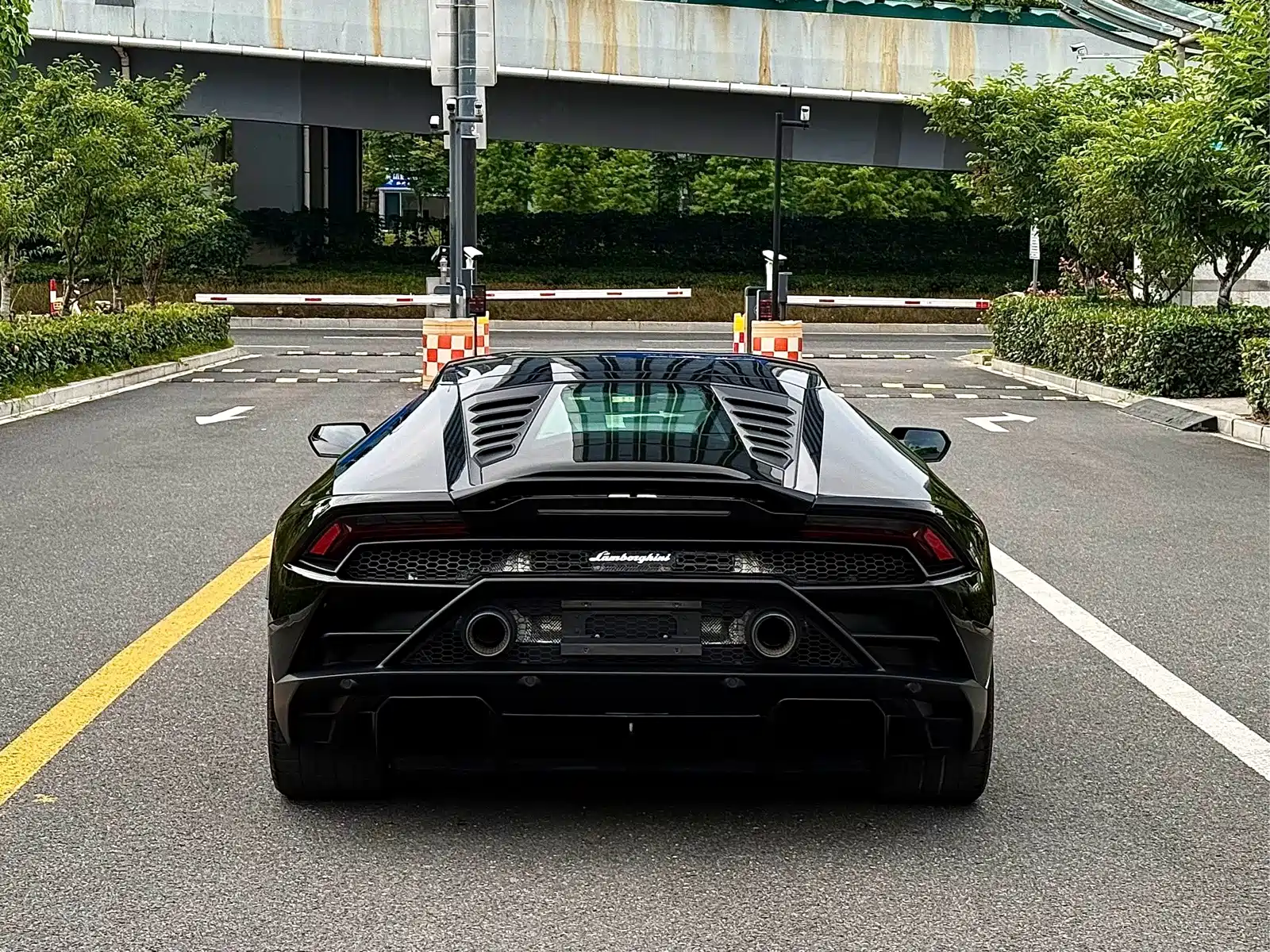 Фото 3 - Lamborghini Huracán