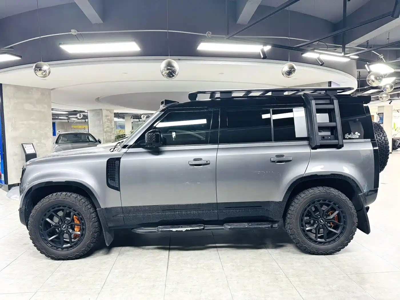 Photo 2 - Land Rover Defender