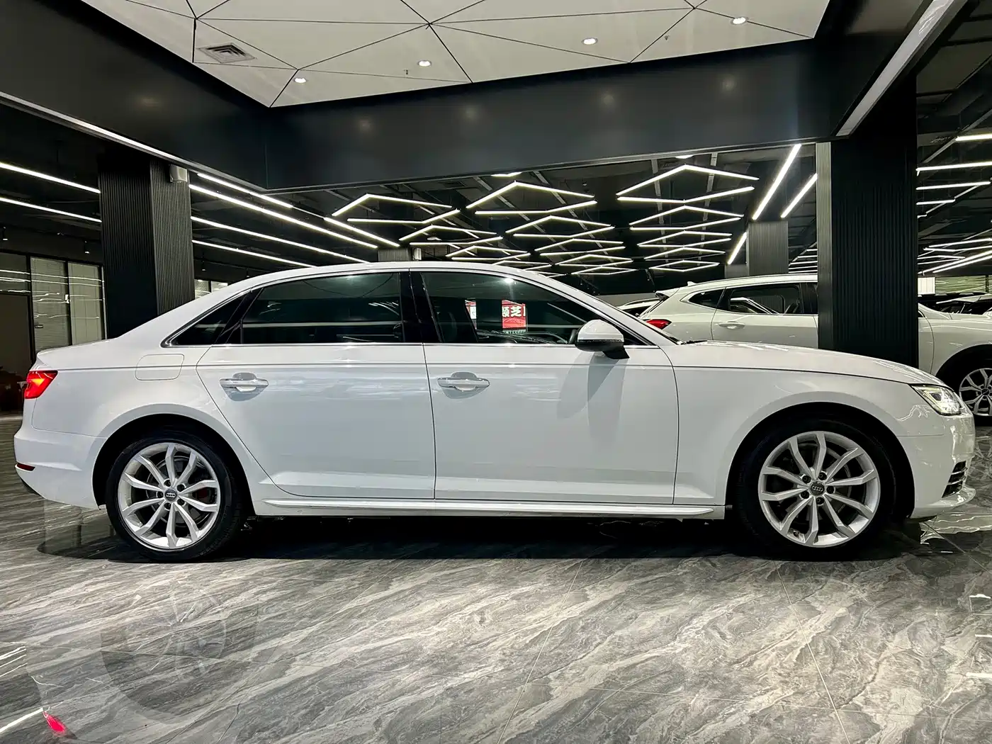 Фото 4 - Audi A4L