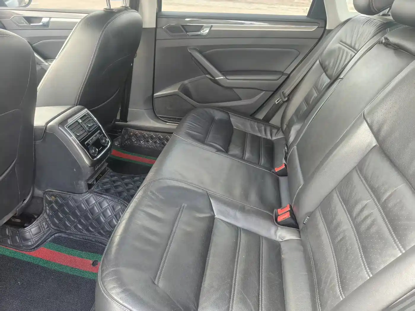 Volkswagen Passat 2016 330TSI DSG Honor Edition фото 5