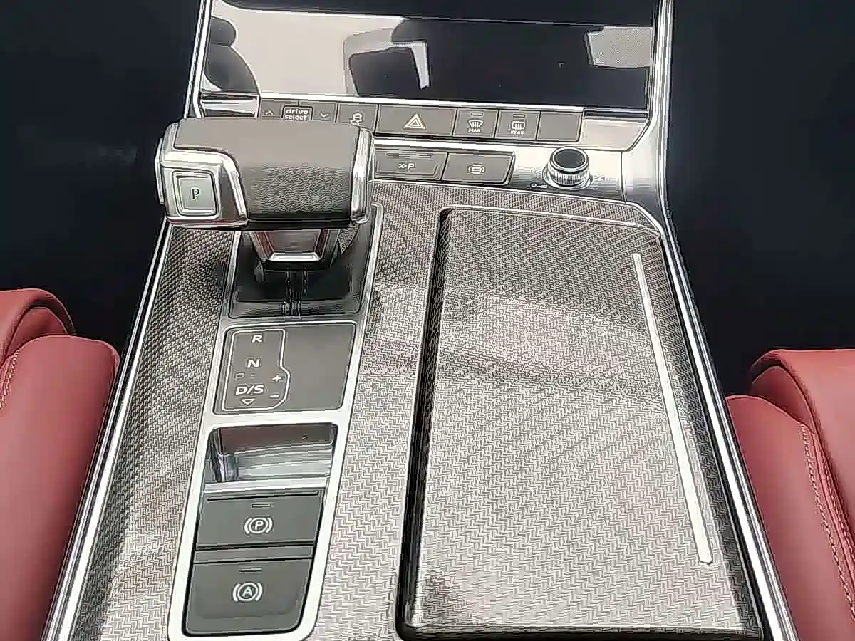 Фото 9 - Audi A7L