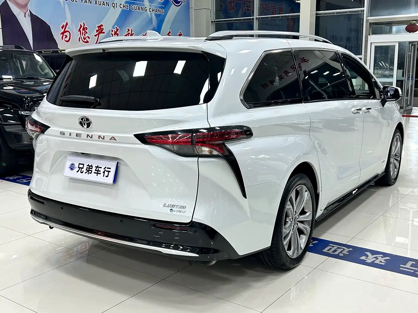 Toyota Sienna 2024 2.5L Hybrid Ultimate Premium Edition фото 15
