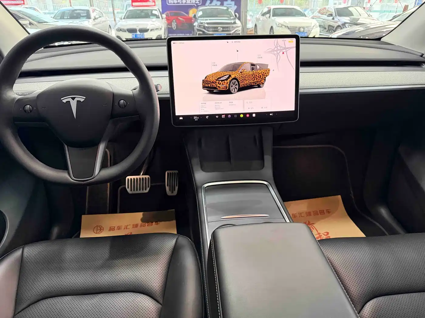 TESLA MODEL Y