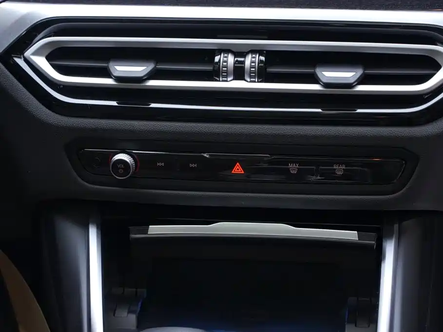 BMW 3 Series 2024 325Li M Sport Package фото 23