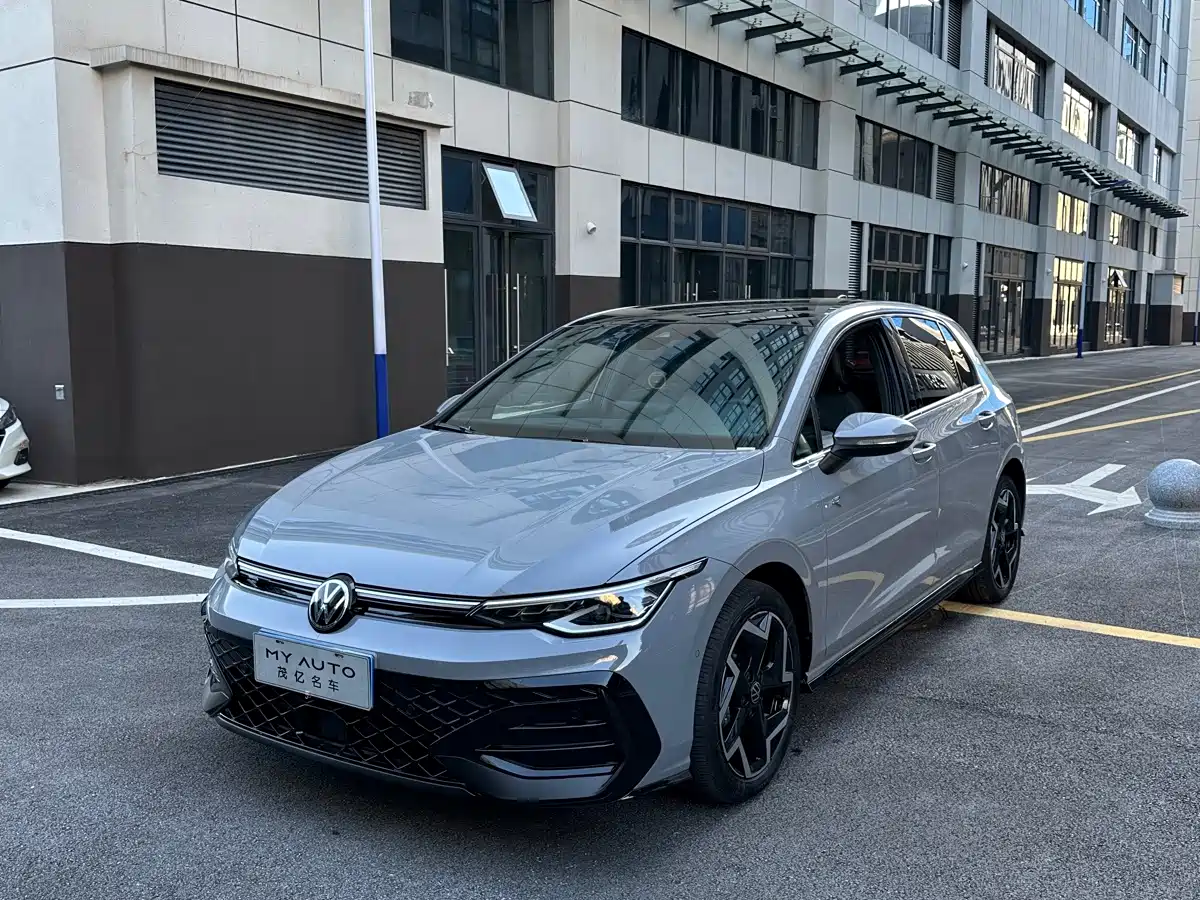 Volkswagen Golf 2025 2025 300TSI R-Line