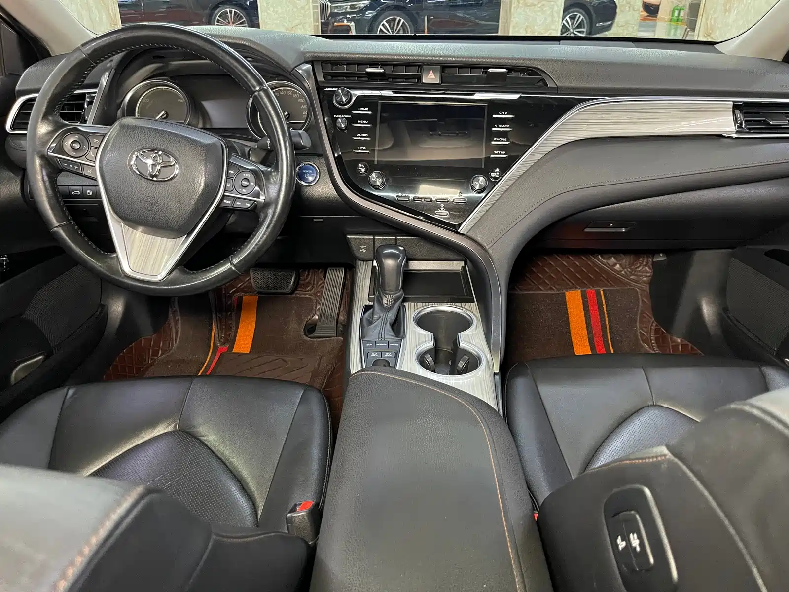 Фото 16 - Toyota Camry