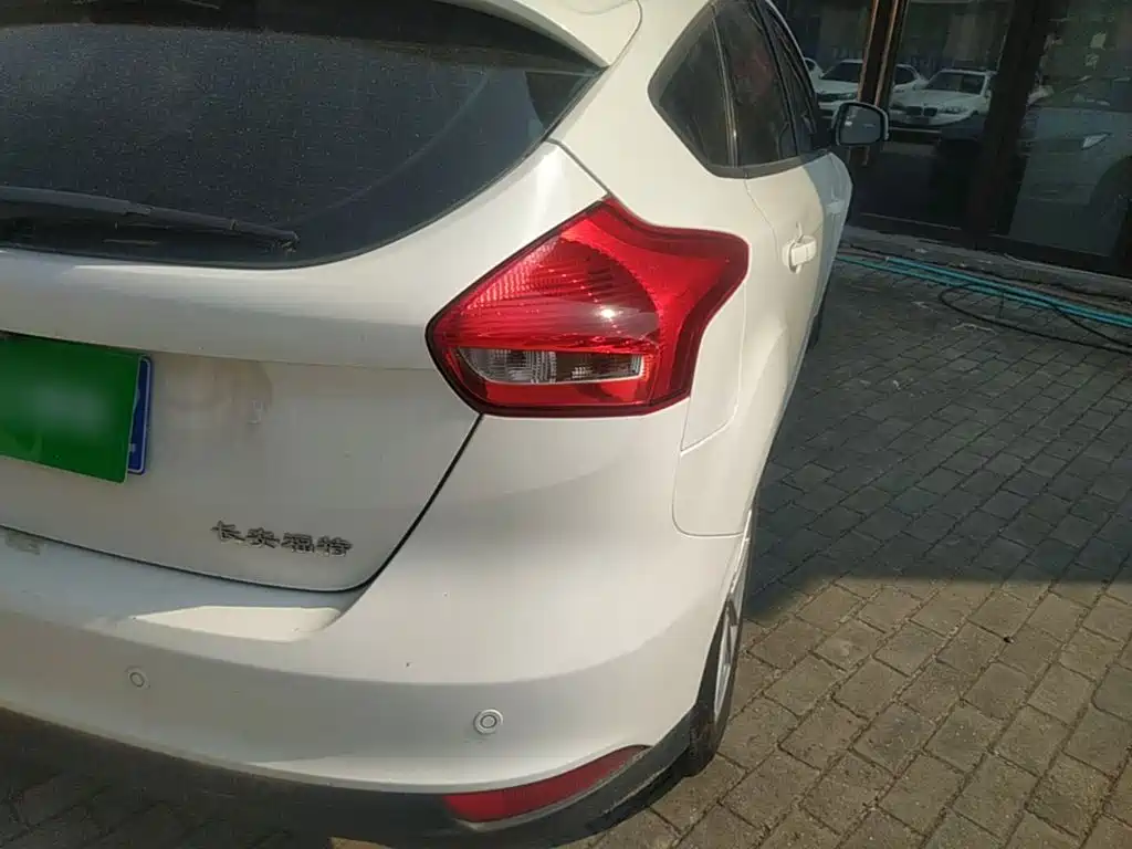 Фото 8 - Ford Focus