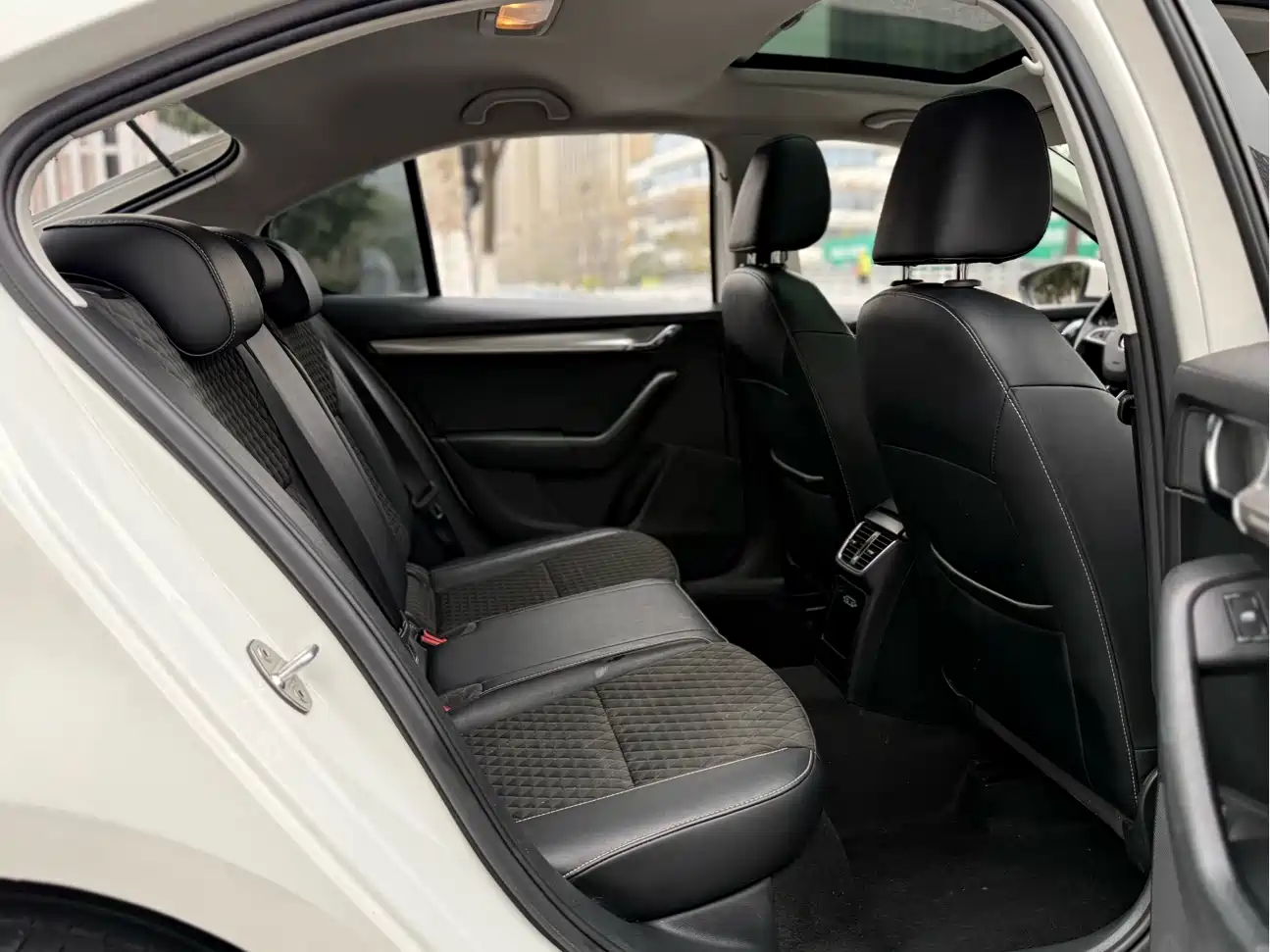 Škoda Octavia 2018 TSI230 DSG Luxury Edition фото 13