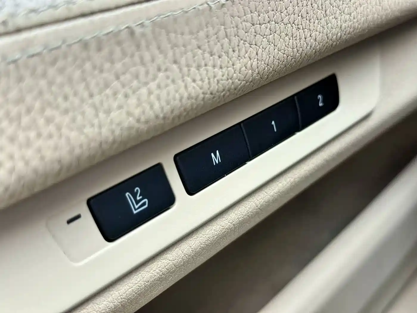 BMW 7 Series 2009 Model 740Li Leading Edition фото 20
