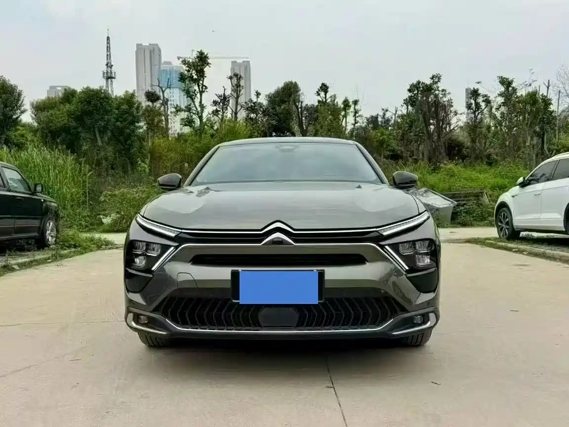 Фото 2 - Citroën Versailles C5 X