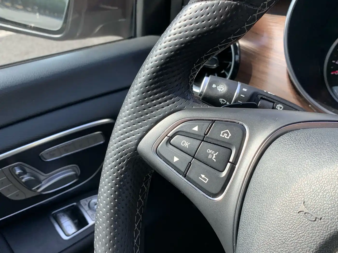 Mercedes-Benz V-Class 2022 V 260 Prestige Edition фото 24