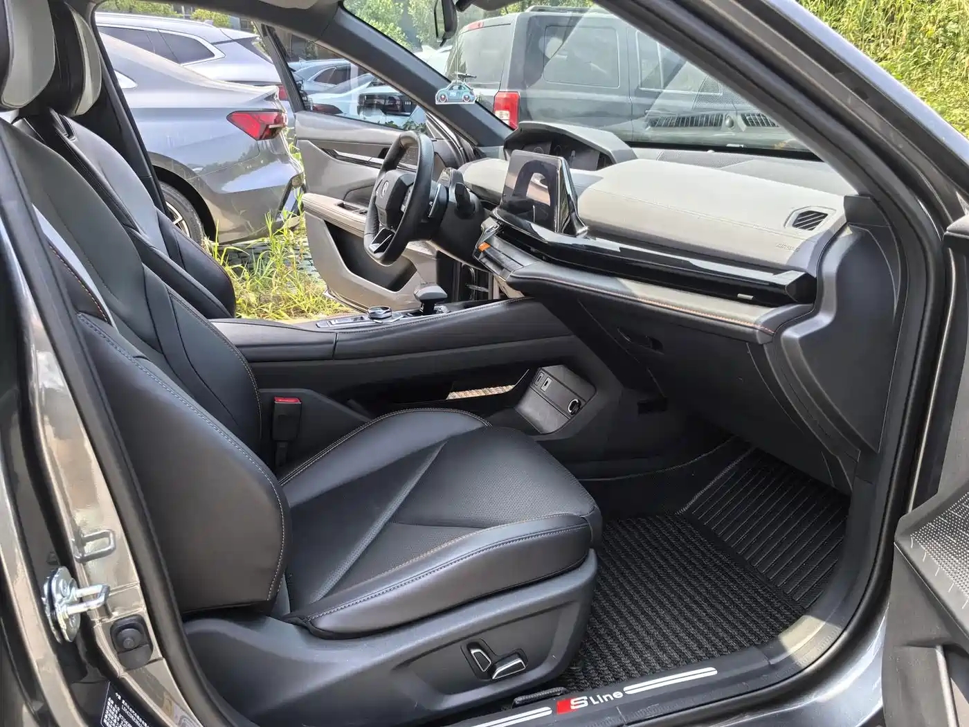Changan UNI-V 2022 2022 1.5T Premium Model
