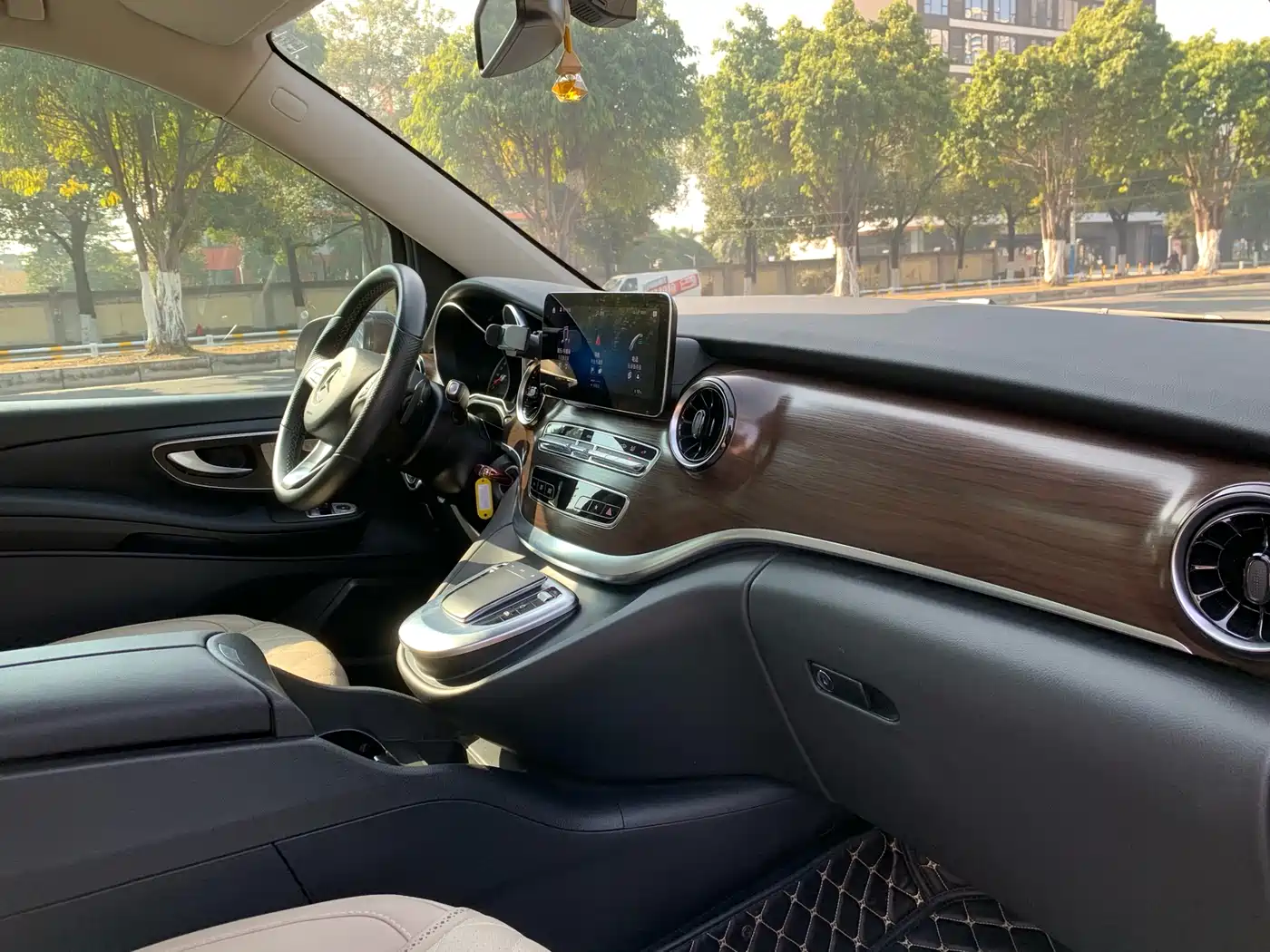 Mercedes-Benz V-Class 2022 V 260 Prestige Edition фото 28