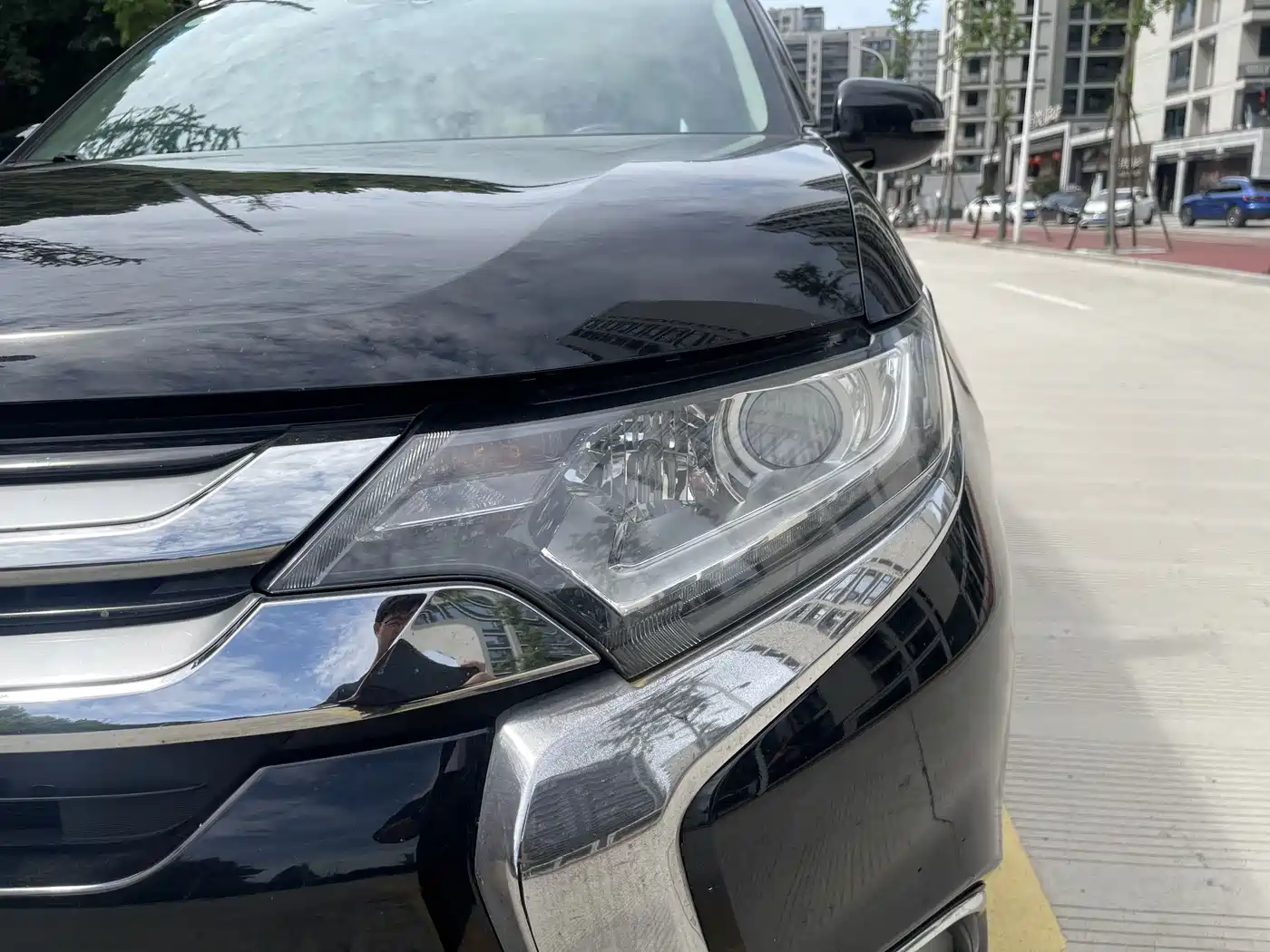 MITSUBISHI OUTLANDER