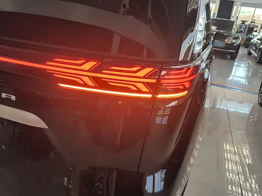 Denza D9 2023 2022 DM-i 970 AWD Flagship