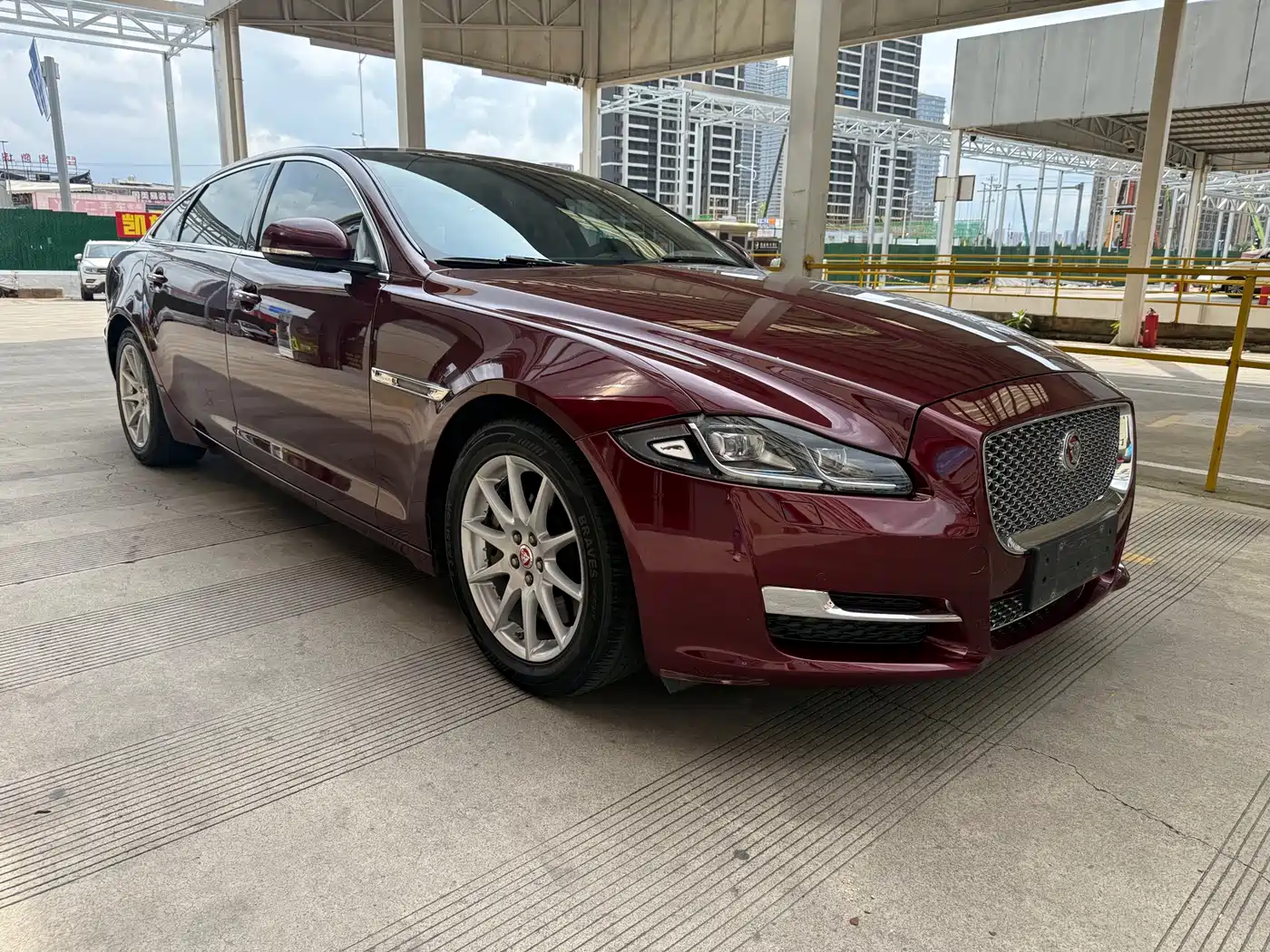 Photo 6 - Jaguar XJ