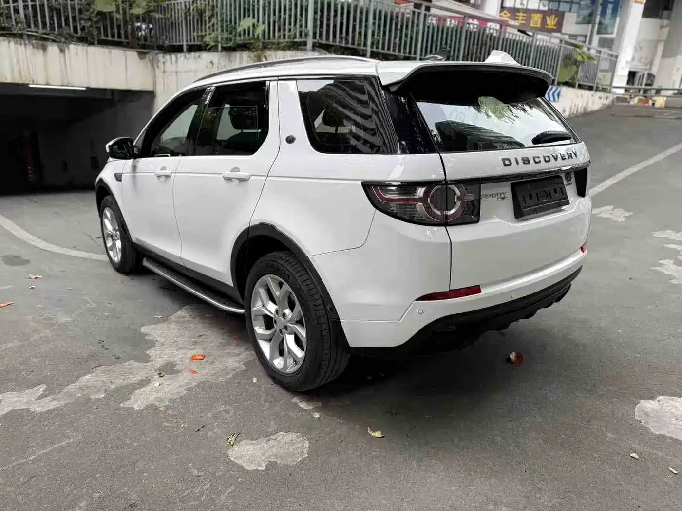 Land Rover Discovery Sport 2018 240PS HSE Edition фото 6