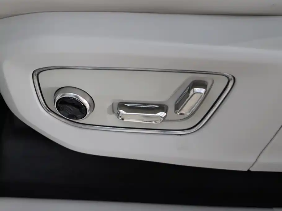 Volvo EM90 2024 2025 Ultra Six-Seater