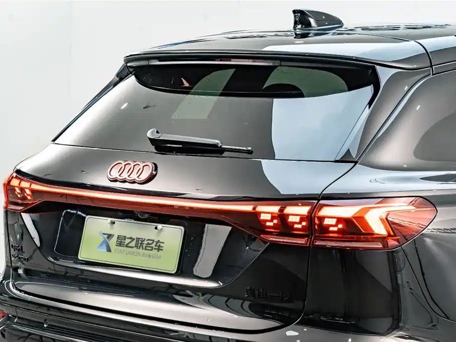 AUDI Q6L E TRON